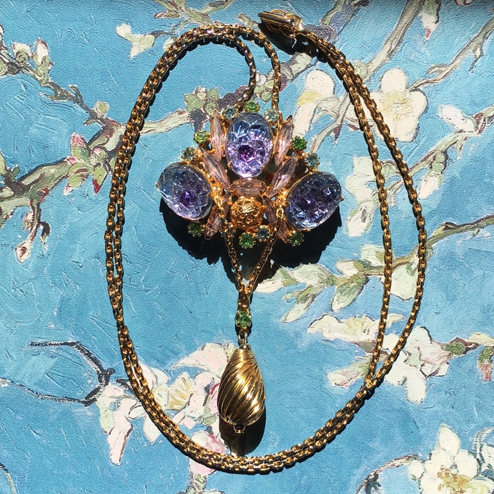 Vintage Juliana? Carved Pendant Necklace